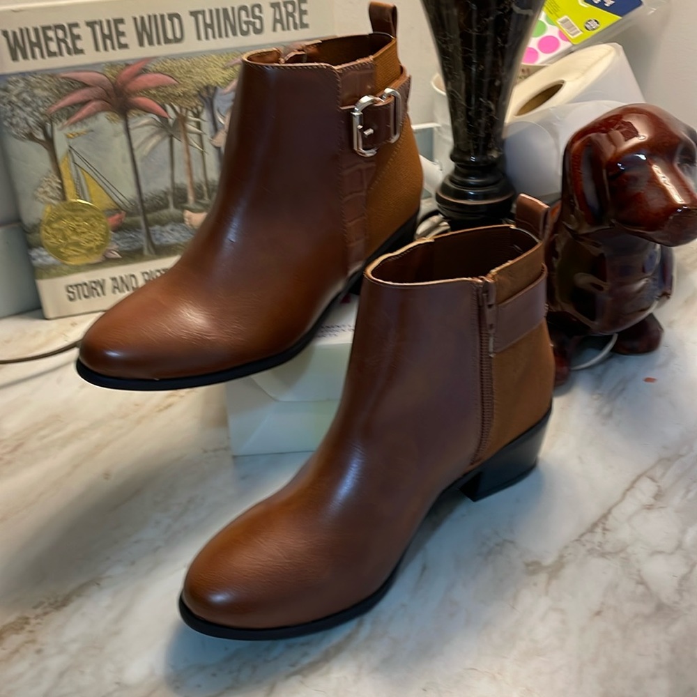 LONDON FOG COLLECTION, size 8 , low heeled booties, BROWN, side zipped NEW